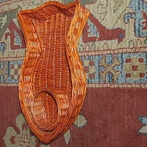 VINTAGE WICKER FISH SHAPED CHIP AND DIP SERVING BASKET